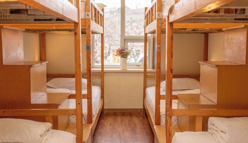 Dormitorio compartido clásico, solo para mujeres, no fumadores, baño compartido