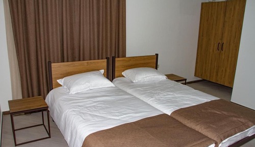 Habitación básica con 1 cama doble o 2 individuales