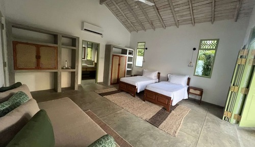 Habitación Deluxe con 1 cama doble o 2 individuales, vistas a la piscina
