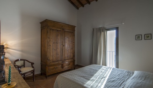 Apartamento familiar, varias camas, vistas al jardín, en una planta alta
