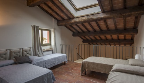 Apartamento Confort, 2 habitaciones, vistas al patio, en una planta alta