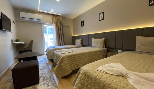 Habitación triple Deluxe, balcón