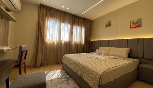 Habitación Deluxe doble, 1 cama de matrimonio grande, vistas a la ciudad