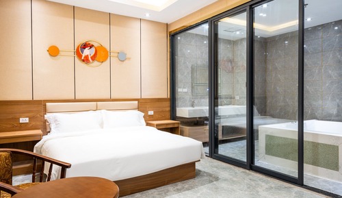 Deluxe King Room