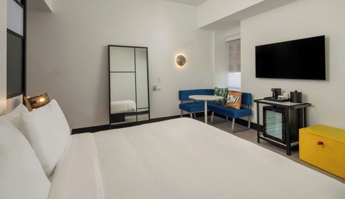 Habitación, 1 cama de matrimonio grande, vistas a la ciudad (Hearing Accessible)