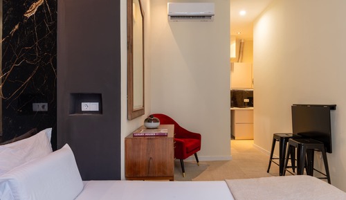 Deluxe Studio Suite, Jetted Tub