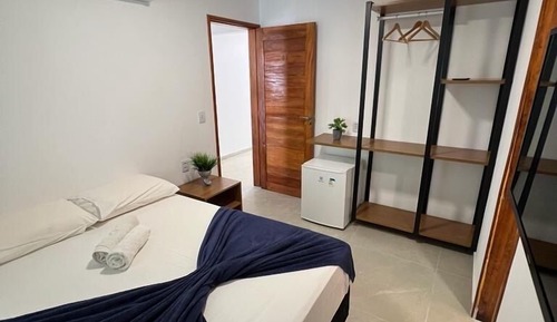 Habitación básica con 2 camas individuales