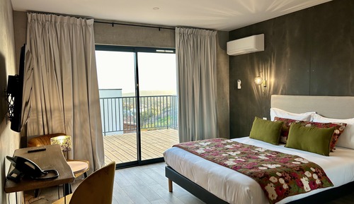 Habitación superior con 1 cama doble o 2 individuales
