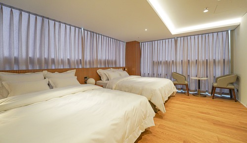 Suite (B)