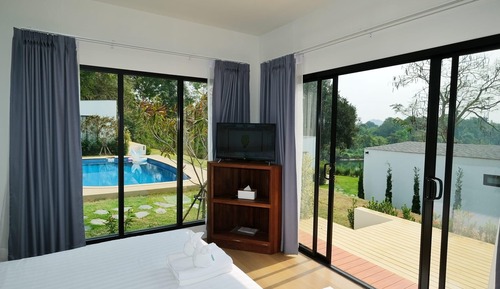 Habitación Deluxe, patio, vistas a la piscina