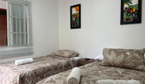 Habitación económica, varias camas, baño privado
