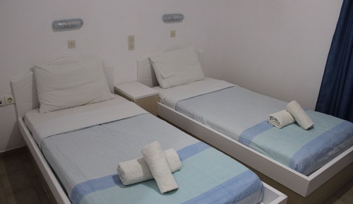 Habitación estándar con 1 cama doble o 2 individuales, vistas al jardín