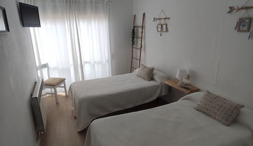 Habitación con 2 camas individuales