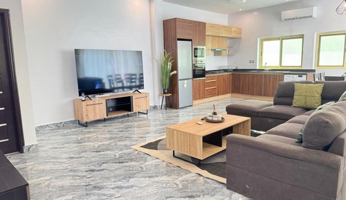 Apartamento familiar, 3 habitaciones, Aire acondicionado, vistas a la ciudad