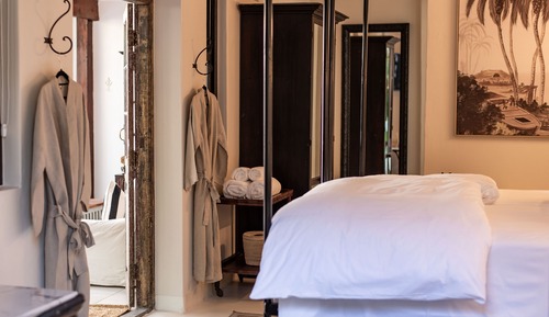 Suite, junto a la piscina