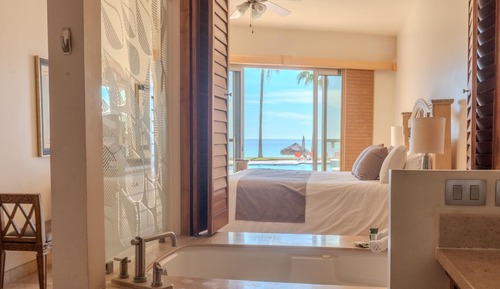 Apartamento, varias camas, acceso a la piscina, vistas al mar (#103-Not Pet Friendly)