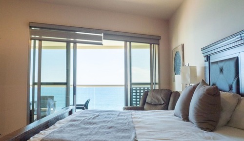 Apartamento, varias camas, acceso a la piscina, vistas al mar (#1302-Not Pet Friendly)
