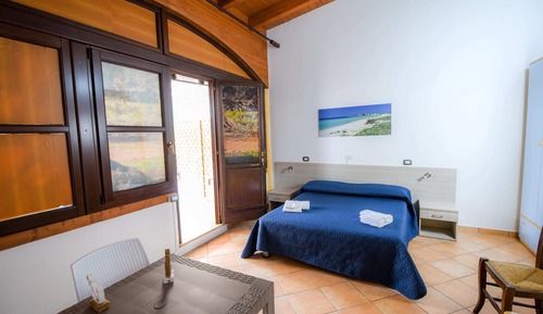 Estudio básico, 1 cama doble