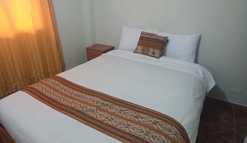 Habitación básica con 1 cama doble o 2 individuales