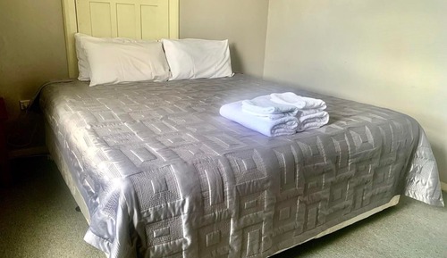Habitación básica, 1 cama de matrimonio grande