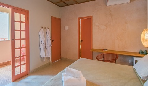 Suite Premium, bañera de hidromasaje, vistas al jardín