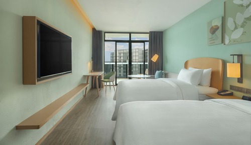 Habitación superior, 2 camas dobles, balcón, vistas a la ciudad