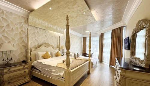 Habitación exclusiva, bañera de hidromasaje, junto a la piscina