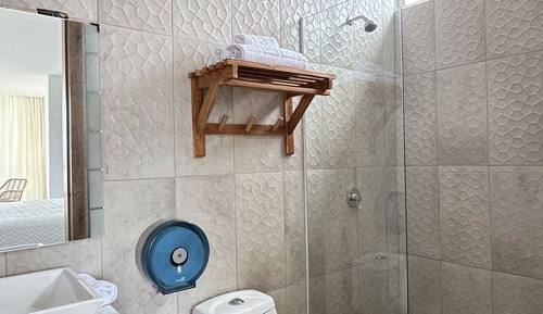 Habitación de luna de miel, 1 cama de matrimonio grande, bañera, vistas al jardín