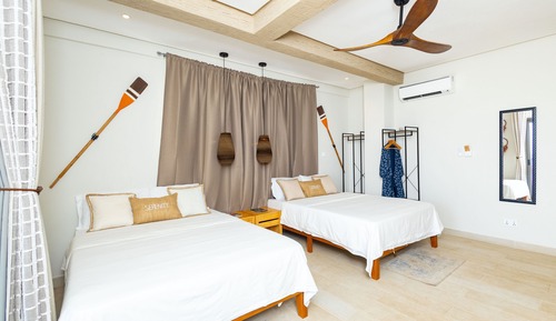 Habitación superior con 2 camas individuales, balcón, vistas al mar