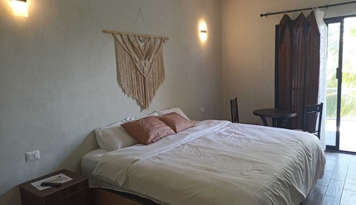 Habitación familiar, 1 cama de matrimonio grande, no fumadores, baño privado