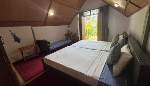 Habitación con 1 cama doble o 2 individuales, vistas a la piscina