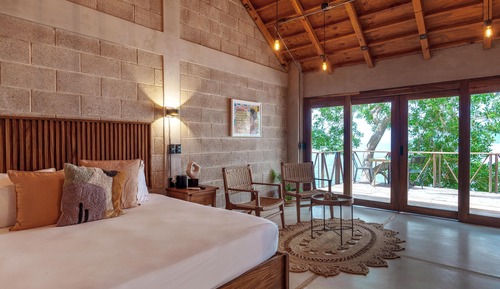 Standard Room, 1 King Bed, Balcony, Bay View