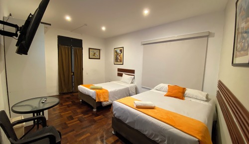 Habitación clásica con 1 cama doble o 2 individuales, dormitorio mixto, no fumadores, baño privado