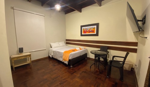 Habitación clásica doble, 1 cama doble, No se admiten mascotas, vistas al patio