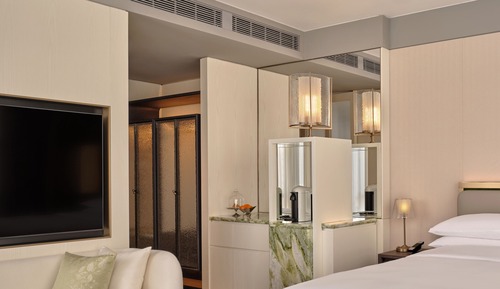 Habitación clásica, 1 cama de matrimonio grande, en una planta alta (Oriental Pearl Tower View)