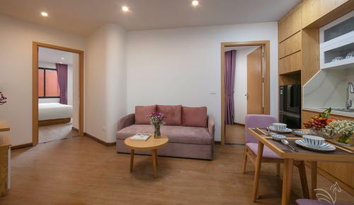 Habitación Deluxe doble, 1 cama de matrimonio grande, balcón, en la zona del jardín