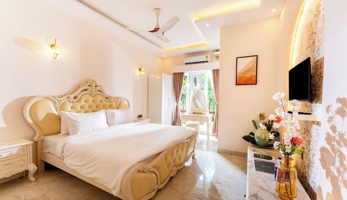 French Master Suite