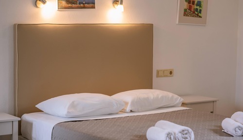 Superior One Bedroom Apartment