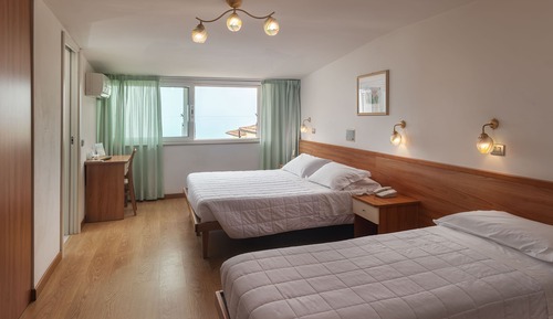 Habitación cuádruple, vistas al mar (no Balcony)