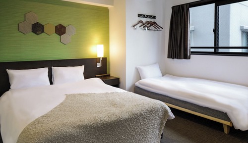 Habitación triple Confort, 1 cama doble con sofá cama, vistas al parque