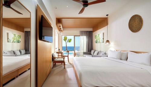 Superior Swim Up Sea View Room