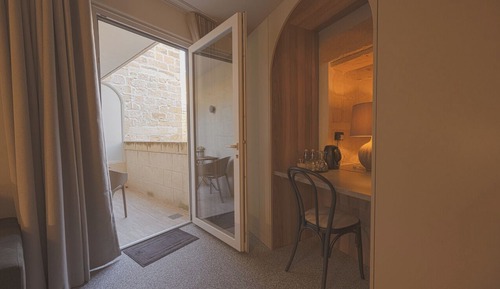 Habitación triple superior, 1 habitación, balcón, vistas al patio
