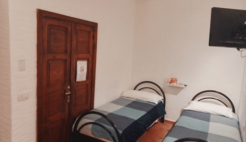 Habitación económica con 2 camas individuales, sin ventanas