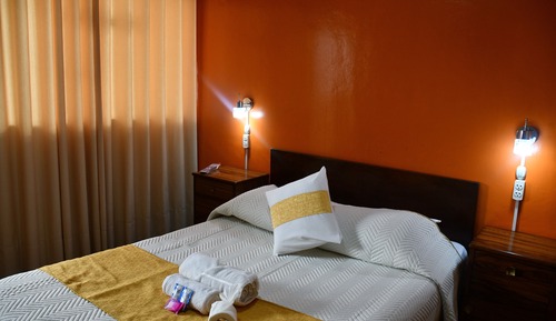 Habitación económica doble, 1 cama de matrimonio, baño compartido