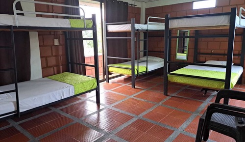 Habitación económica, dormitorio mixto