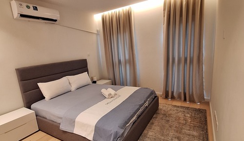 Apartamento de lujo, 3 habitaciones, vistas a la piscina, planta baja
