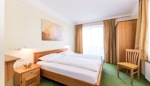 Habitación básica doble, 1 cama de matrimonio, balcón