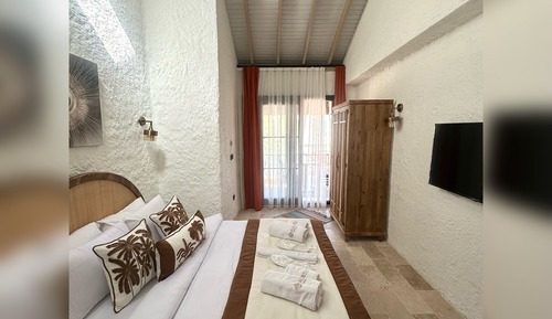 Habitación estándar, 1 cama de matrimonio, vistas a la piscina