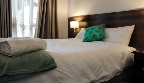 Habitación superior con 1 cama doble o 2 individuales