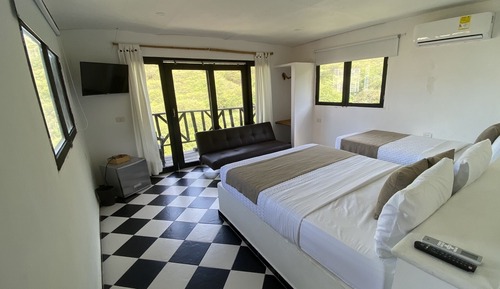 Habitación cuádruple, balcón